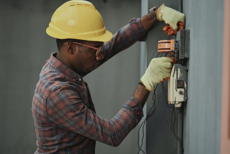 what do utilities services jobs pay?